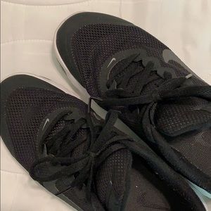 worn Nike flex experience RN 4, size 8 - black